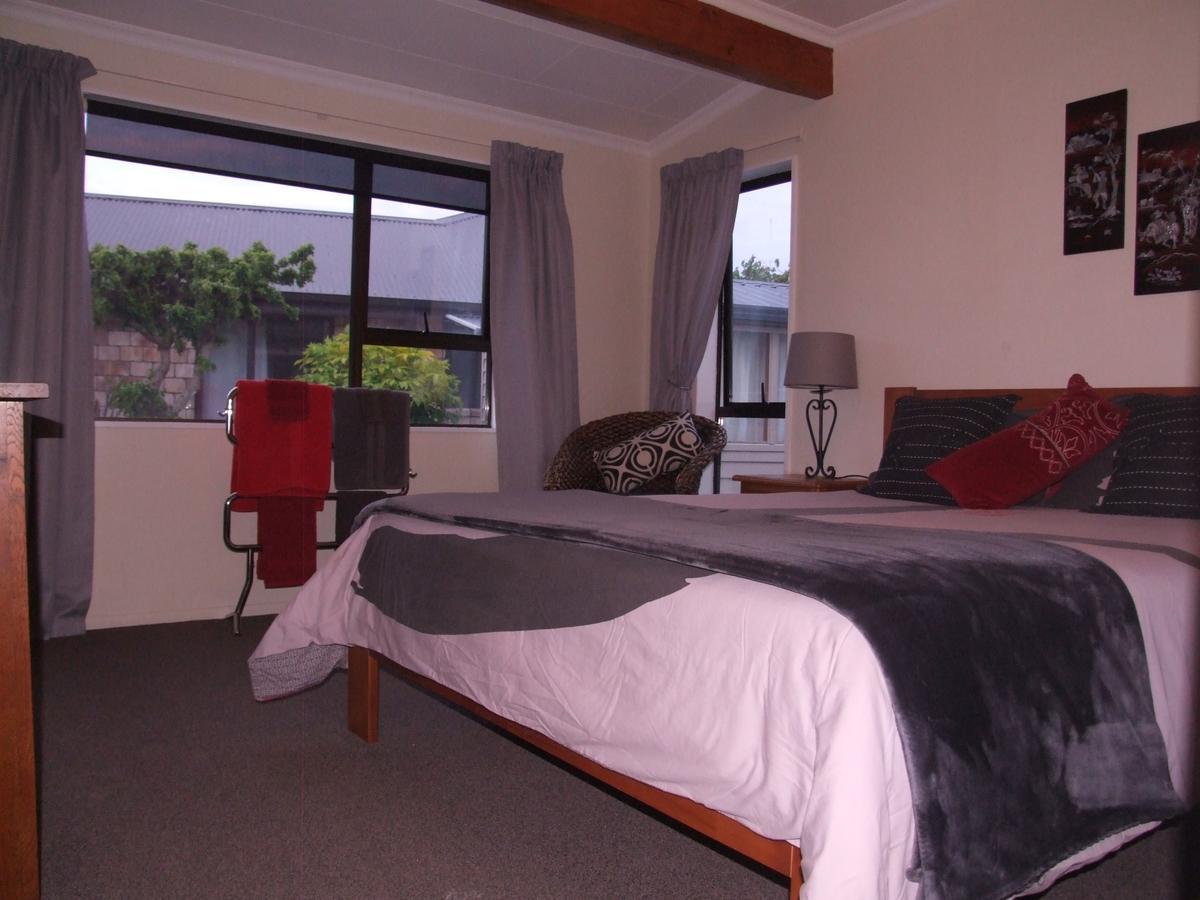 Annie'S Bnb At 7C Renwick Bagian luar foto