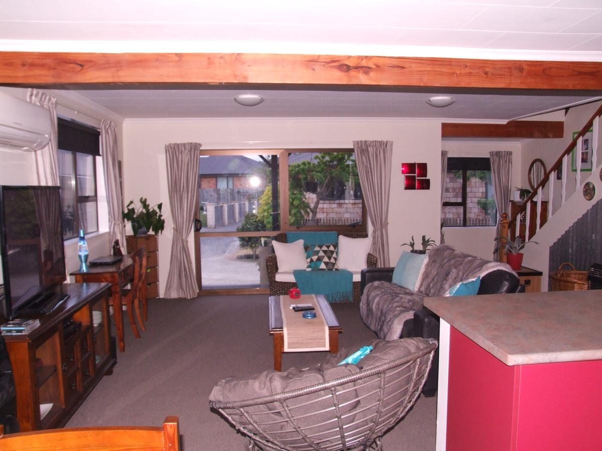 Annie'S Bnb At 7C Renwick Bagian luar foto